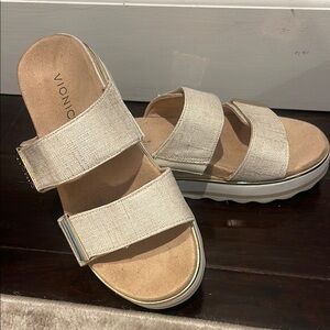 Vionic Women's Beige Sandals